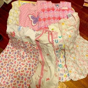 7 sleep sacks size M (5) and Large (2) brands are Halo and Aden